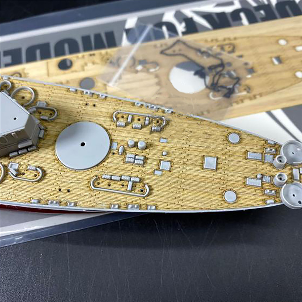 Model Kit Battleship - Holzdeck und Ankerkette im Maßstab 1:700